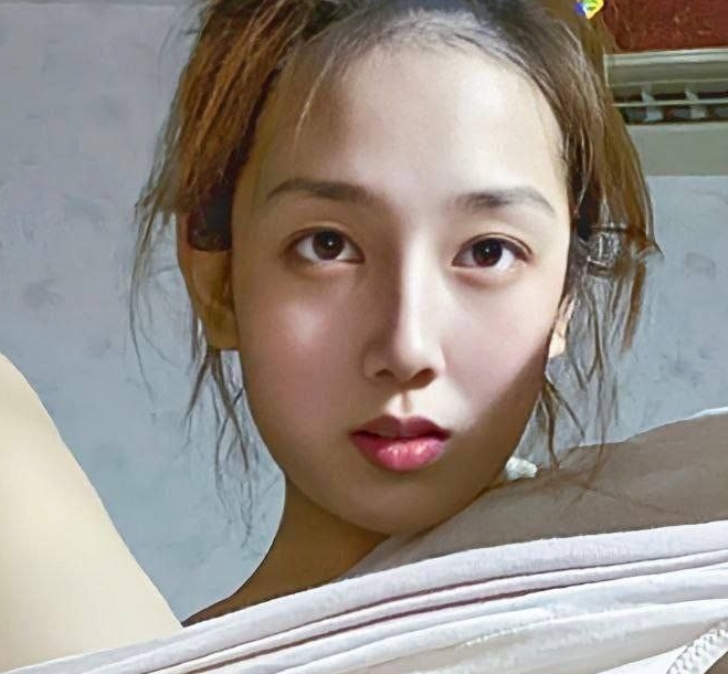 微博白露清纯校花私拍1V37P25.52M绝美身材