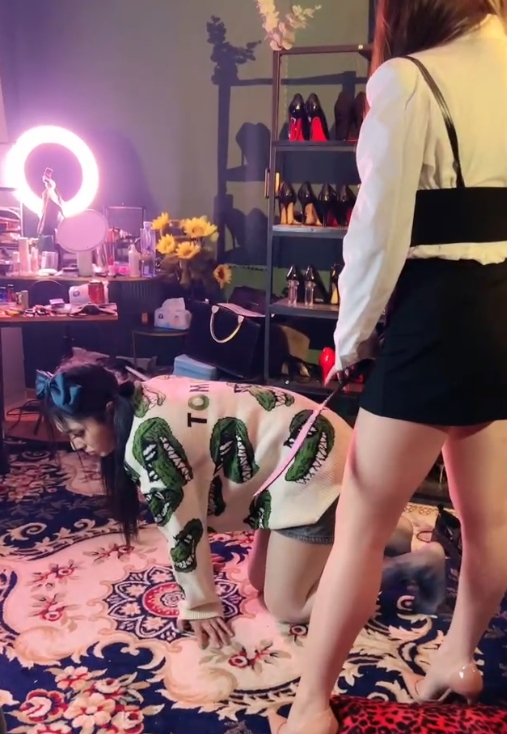 套路直播三三TJ伪娘榨汁1V415M极致诱惑