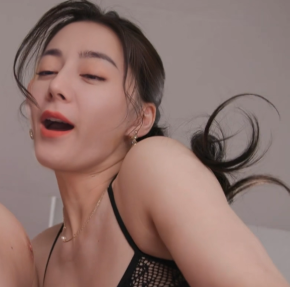 热巴AI换脸黑丝特辑1.1G大罩杯黄金比例绝了