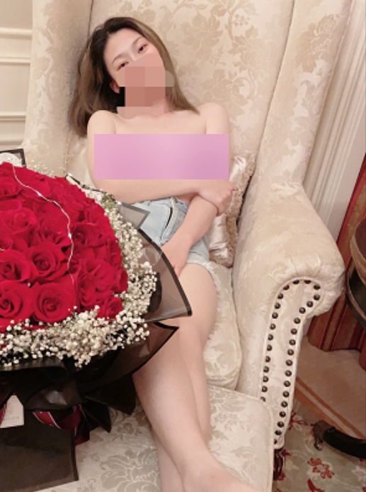 晨夕未已娇妻三人行户外展示合集900M蜜桃臀太顶了