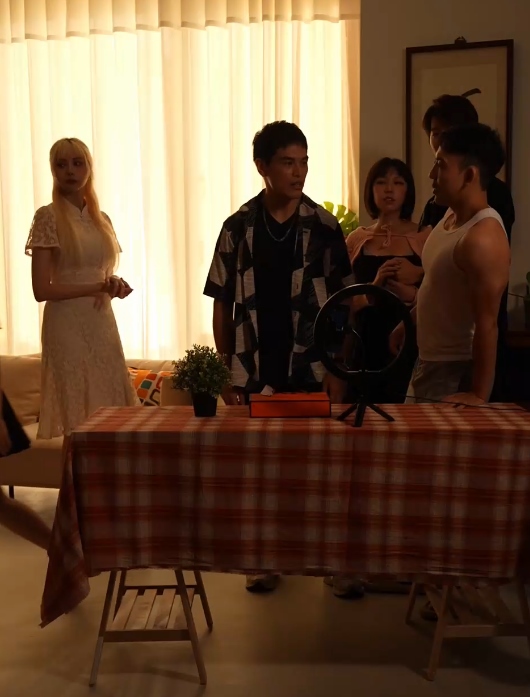 深夜短剧疯狂小杨哥三只羊热辣解密10集合集197MB劲爆