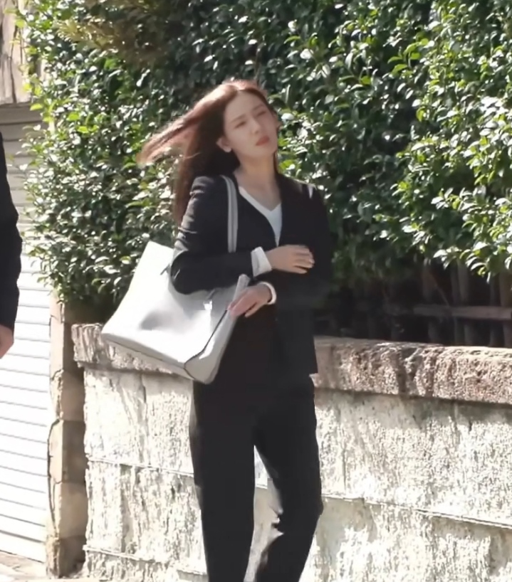 推特杨幂职场内部展示12部0.8G禁欲系崩溃