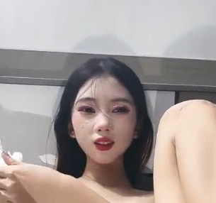 推特周七七纯欲风视频5v5.7G女大学生