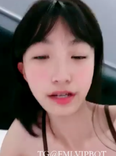 推特呜崽酱超值典藏3V2.8G清纯学妹反差合集