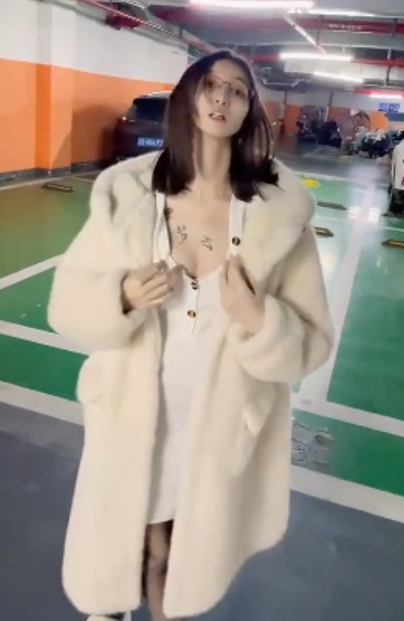 推特梦杰反差婊合集100部74G超火辣