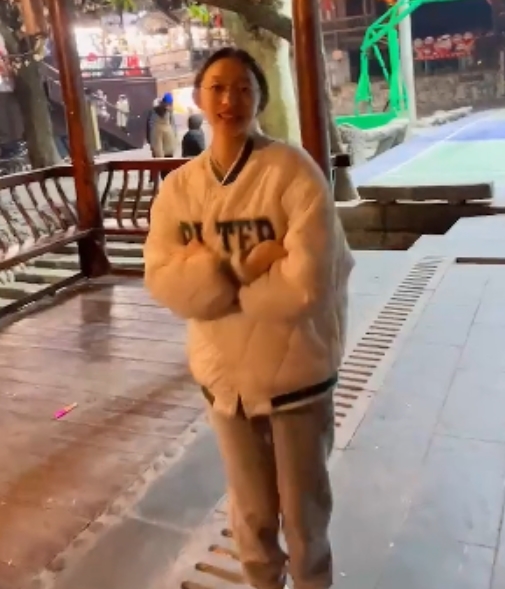 推特梦杰反差婊合集100部74G超火辣