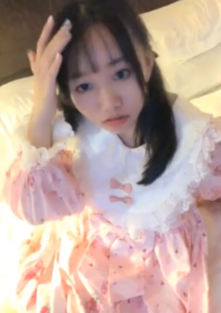 抖音眼镜学妹私密视频54V1.7G青涩合集