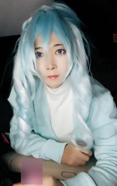 雪女COSPLAY水银灯火辣推特1部95M