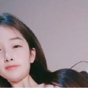 抖音依依热舞合集79v48.6g上阵超顶