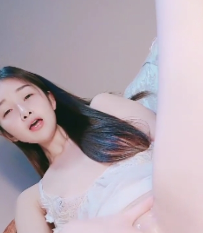 抖音依依热舞合集79v48.6g上阵超顶