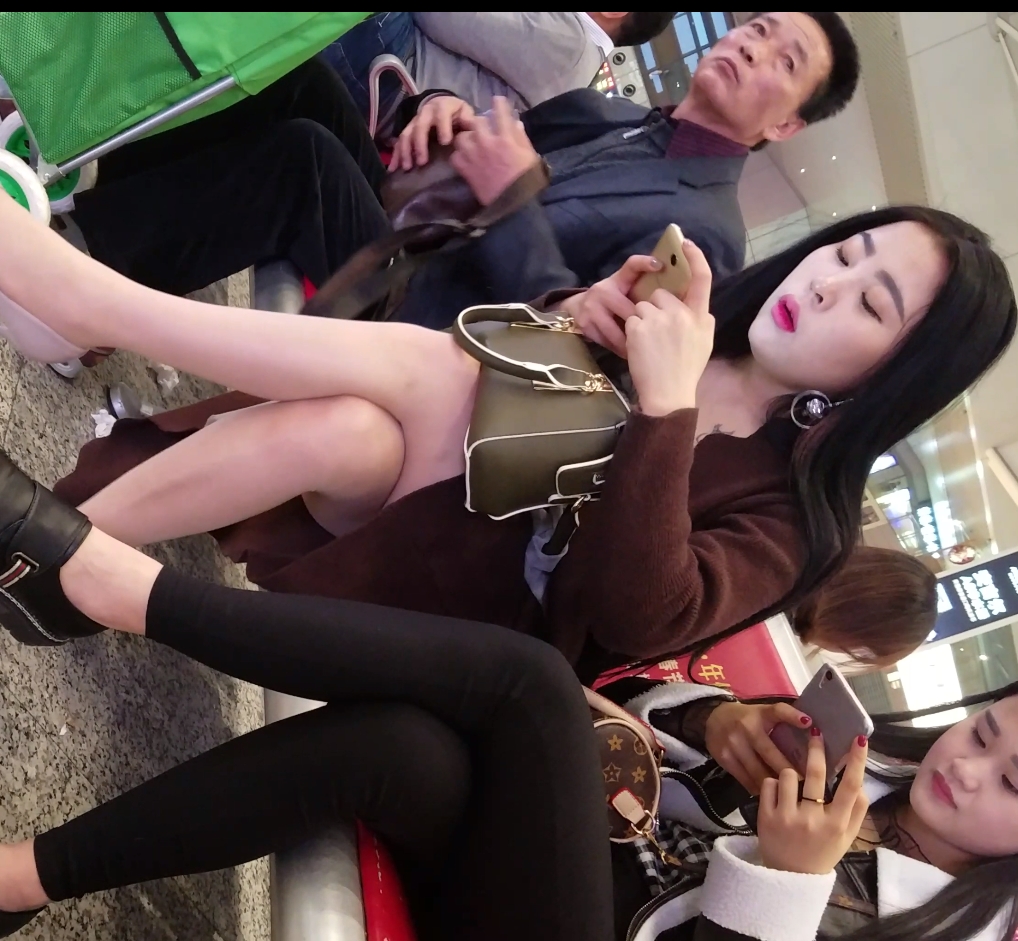 微博林小柔车站蹲姿合集22部19.1G太火辣