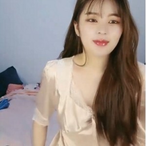 小薇三人游1V1.11G蜜桃臀乱战