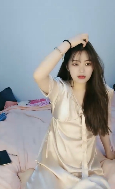 小薇三人游1V1.11G蜜桃臀乱战