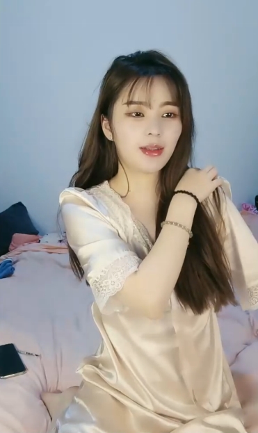 小薇三人游1V1.11G蜜桃臀乱战