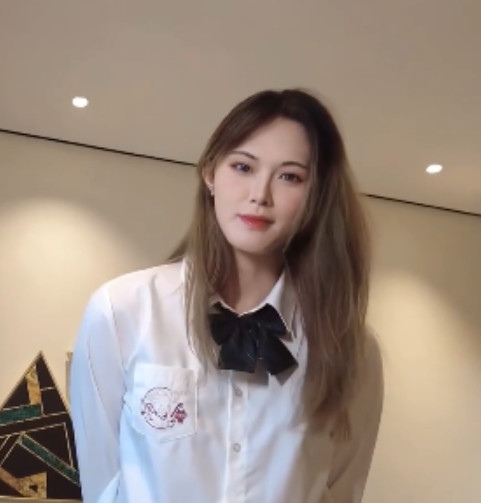 桃子吖七月黑丝TS新作1V508M流鼻血