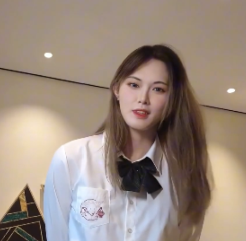 桃子吖七月黑丝TS新作1V508M流鼻血