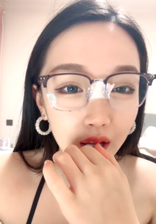 妹子叭嗦眼镜御姐视频合集57部48.6G太顶了