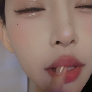 夏夏绝密一对一视频1V666MB推特展示