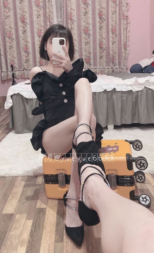 推特月月反差视频合集11部3G太诱惑