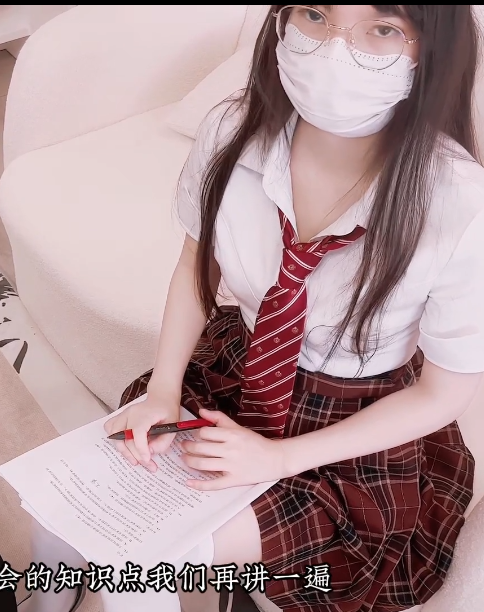 太顶了小熊奈奈溏心香蕉福利作品22V17G