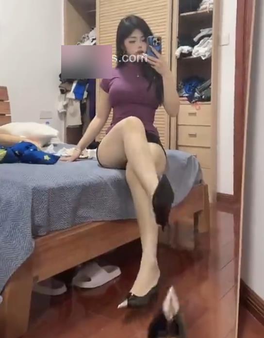 梨梨抖音美腿乖狗指教书14部213M这腿绝了